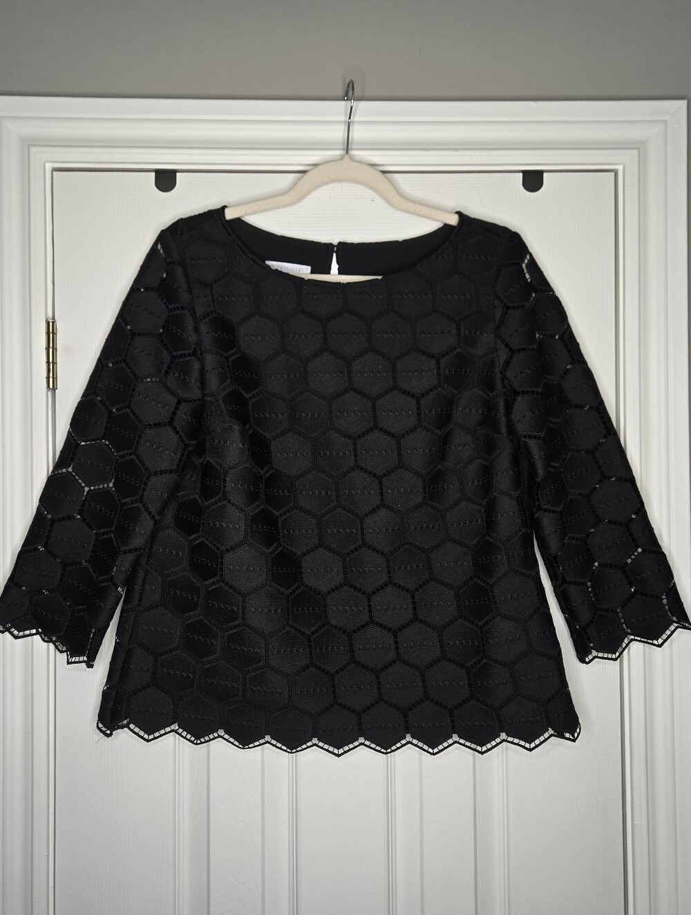 RSVP By Talbots Black geometric Honeycomb Lace Blouse 3/4 sleeves Scalloped hem